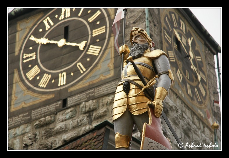 18 Tour de l horloge et la statue de la fontaine